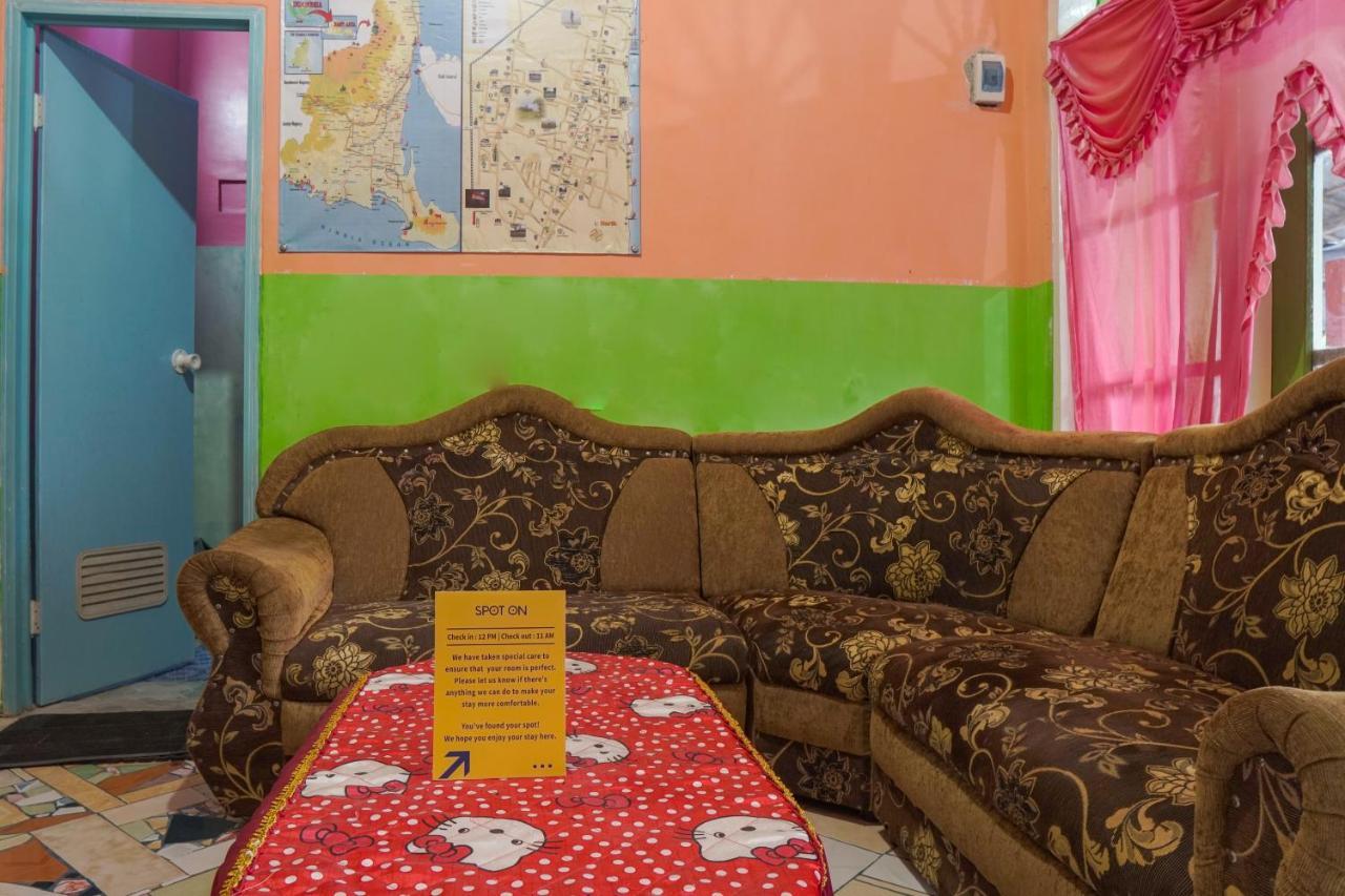 Gandrung Payungan Family Inn Баньювангі Екстер'єр фото