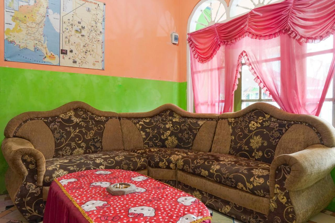 Gandrung Payungan Family Inn Баньювангі Екстер'єр фото